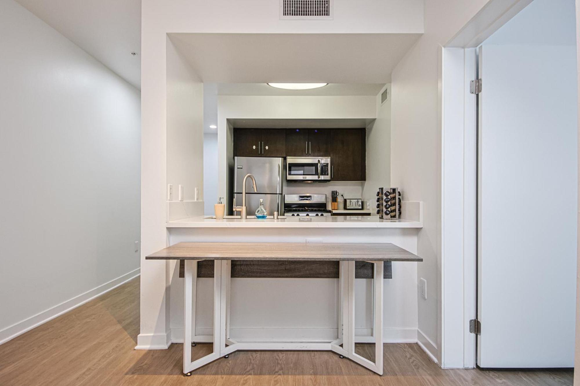 The Carlton- Modern-Luxury 2 Master Suites In Hrt Of Sm Steps To Ocean Ave Los Angeles Exterior photo